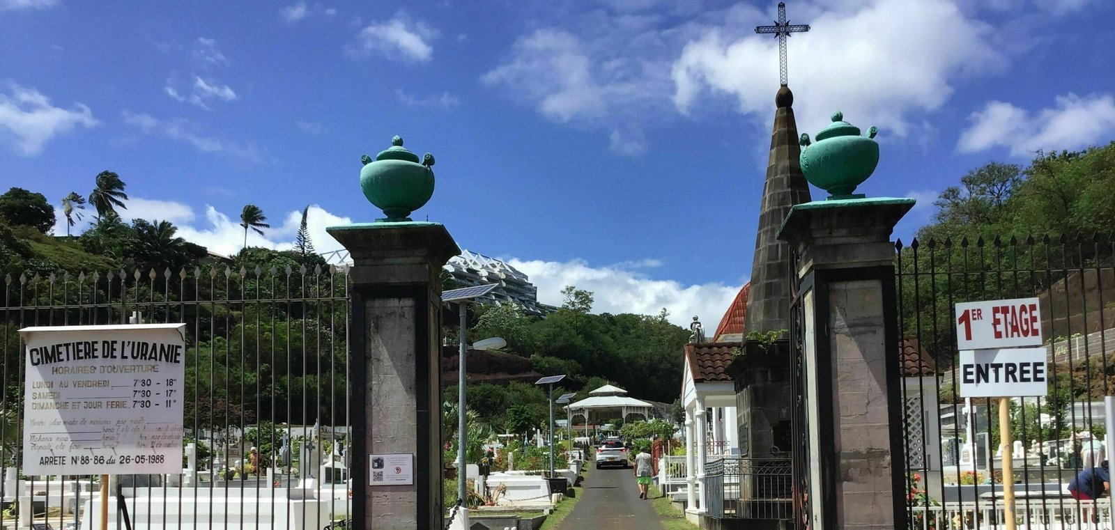 Accueil uranie cimetery parking